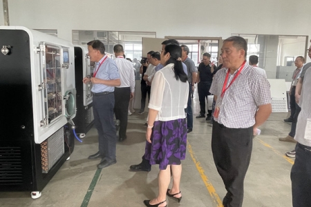 宁波镇海区领导莅临天游TY8检测中心冻干考察指导