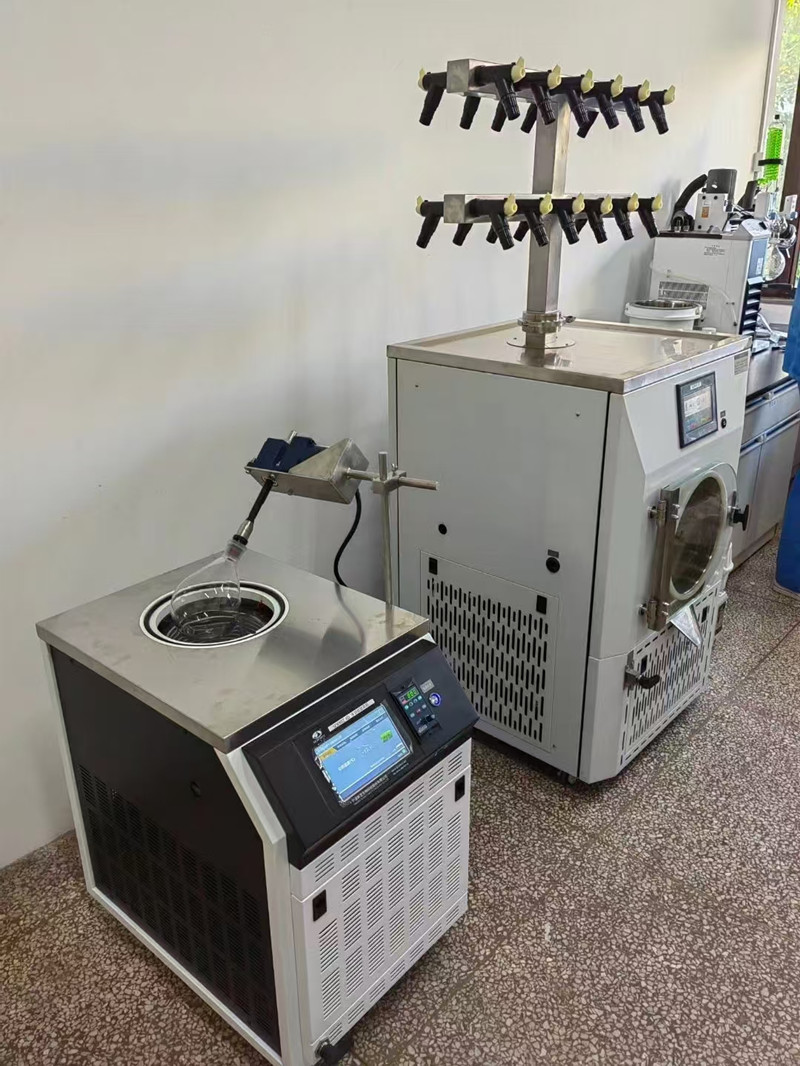 江苏某高校订购T型架型冷冻干燥机及旋动机用于生物化学冻干实验项目 图1